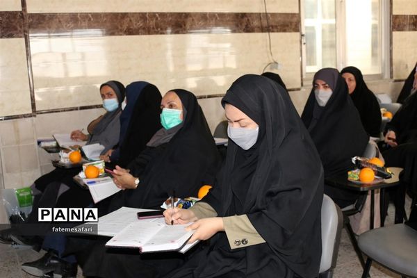 برگزاری جلسه توجیهی و توان افزایی مدیران مدارس شهرستان فیروزکوه