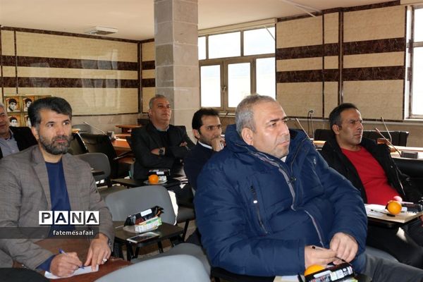 برگزاری جلسه توجیهی و توان افزایی مدیران مدارس شهرستان فیروزکوه