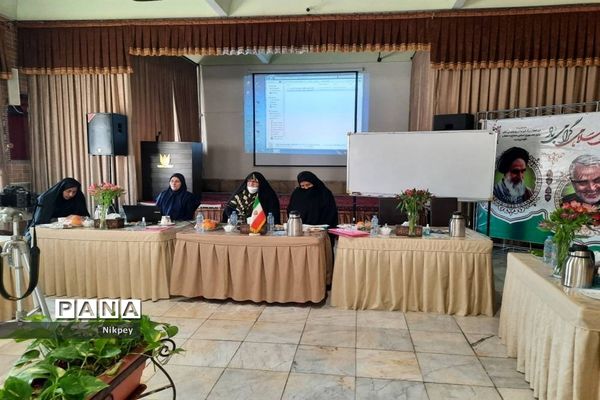 گردهمایی مدیران دبیرستان های شاهد در دبیرستان شاهد حجاب منطقه ۱۳