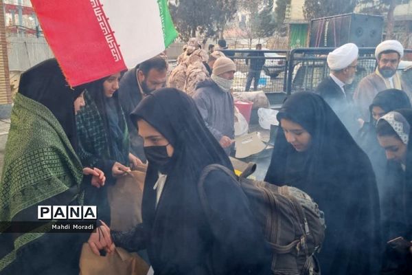 اعزام ۲۴۰ دانش‌آموز دختر دماوند به مناطق عملیاتی جنوب کشور