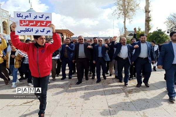 حضور فرهنگیان و دانش‌آموزان عضو سازمان دانش‌آموزی فارس در تجمع اعتراض‌آمیز محکومیت اهانت به قرآن کریم در شیراز
