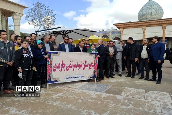 حضور فرهنگیان و دانش‌آموزان عضو سازمان دانش‌آموزی فارس در تجمع اعتراض‌آمیز محکومیت اهانت به قرآن کریم در شیراز
