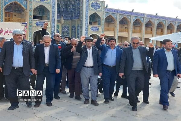 حضور فرهنگیان و دانش‌آموزان استان فارس در اجتماع محکوم کردن اهانت به قرآن کریم
