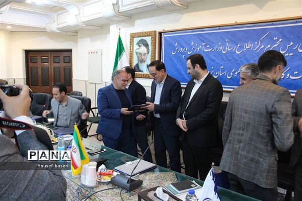 نشست صمیمی رئیس مرکز اطلاع‌‎رسانی و روابط عمومی وزارت آموزش و پرورش با مدیران و کارشناسان روابط عمومی ادارات آموزش و پرورش استان یزد