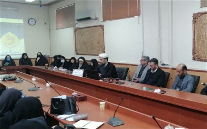 برگزاری نمایشگاه مدرسه انقلاب با برخورداری از ابزار هنر