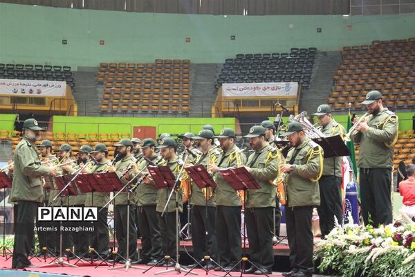 جشن فرزندان انقلاب با هدف شاداب‌سازی میان دانش‌آموزان در ورزشگاه آزادی