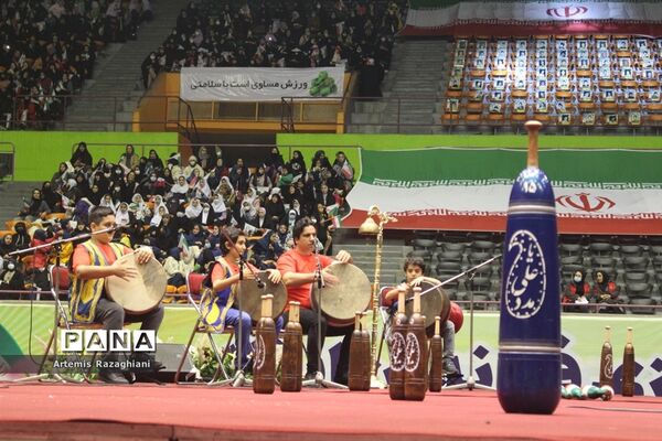 جشن فرزندان انقلاب با هدف شاداب‌سازی میان دانش‌آموزان در ورزشگاه آزادی