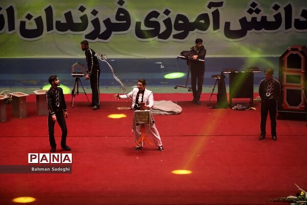 جشن دانش‌آموزی فرزندان انقلاب