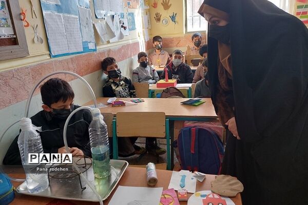نمایشگاه جابربن حیان در دبستان امام‌حسن‌ مجتبی(ع) رودهن