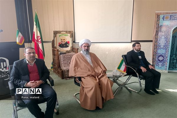 نشست دانش‌‌‌آموزان عضو تشکل‌های دانش‌آموزی مدارس با امام جمعه ملارد