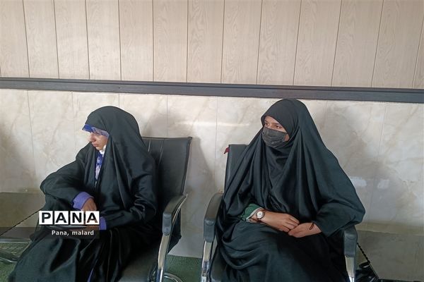 نشست دانش‌‌‌آموزان عضو تشکل‌های دانش‌آموزی مدارس با امام جمعه ملارد