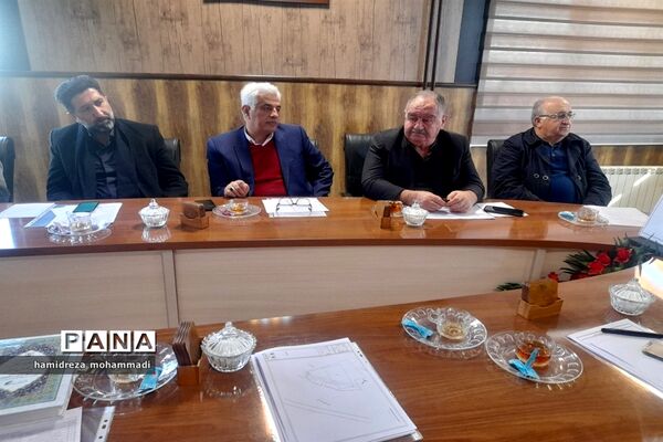 نشست مدیر آموزش و پرورش قائمشهر با خیرین مدرسه‌ساز