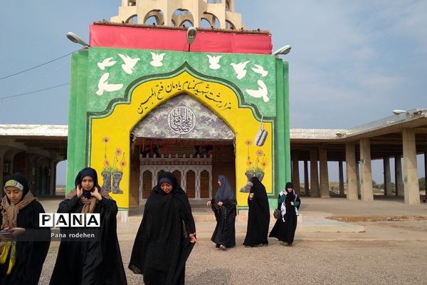 دانش‌آموزان دختر رودهن در اردوی راهیان نور