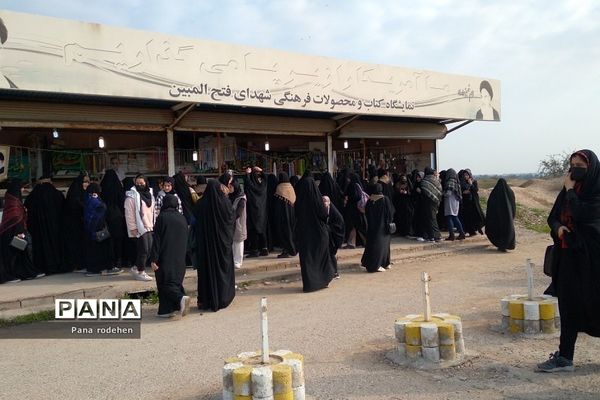 دانش‌آموزان دختر رودهن در اردوی راهیان نور