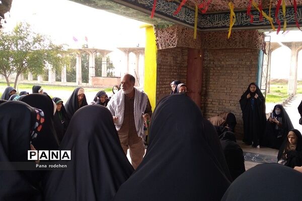 دانش‌آموزان دختر رودهن در اردوی راهیان نور