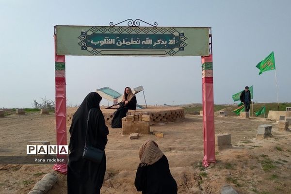 دانش‌آموزان دختر رودهن در اردوی راهیان نور