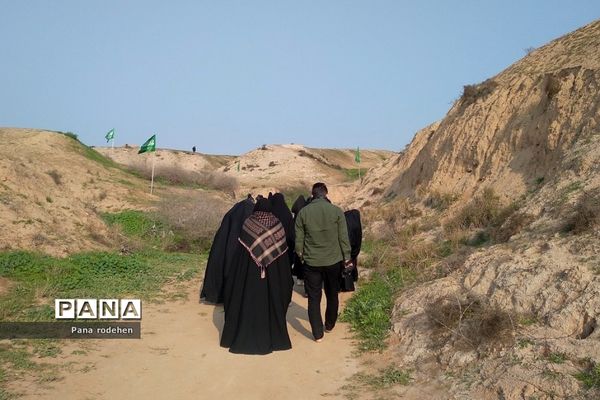 دانش‌آموزان دختر رودهن در اردوی راهیان نور