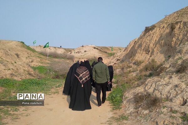 دانش‌آموزان دختر رودهن در اردوی راهیان نور