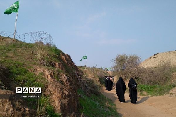 دانش‌آموزان دختر رودهن در اردوی راهیان نور