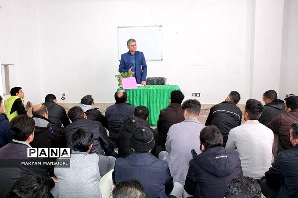 جلسه آموزش خانواده ویژه پدران در دبستان صحیفه نور فشافویه