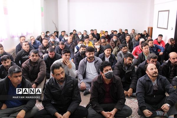 جلسه آموزش خانواده ویژه پدران در دبستان صحیفه نور فشافویه