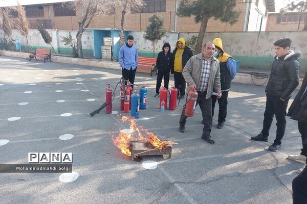 آموزش استفاده از کپسول‌های آتش‌نشانی در هنگام آتش‌سوزی