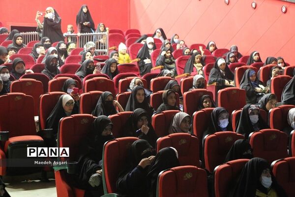 کارگاه توجیهی نمایشگاه انقلاب ویژه دختران دانش‌آموز در قم