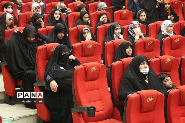 کارگاه توجیهی نمایشگاه انقلاب ویژه دختران دانش‌آموز در قم