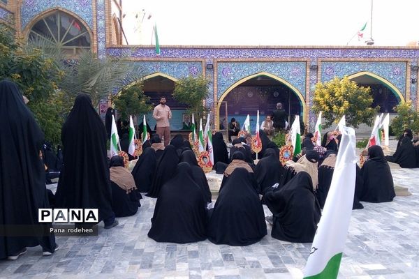 بازدید دانش‌آموزان  رودهن در اردوی راهیان نور از هویزه و یادمان شهید چمران