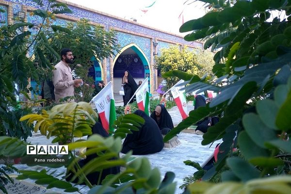 بازدید دانش‌آموزان  رودهن در اردوی راهیان نور از هویزه و یادمان شهید چمران