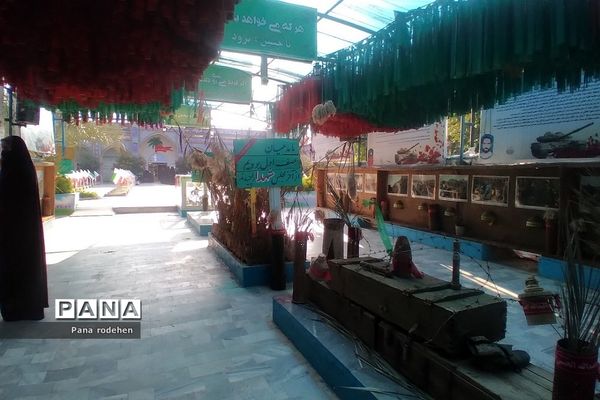 بازدید دانش‌آموزان  رودهن در اردوی راهیان نور از هویزه و یادمان شهید چمران