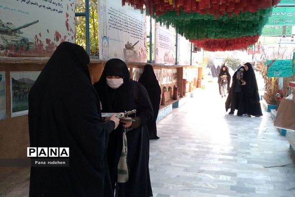 بازدید دانش‌آموزان  رودهن در اردوی راهیان نور از هویزه و یادمان شهید چمران