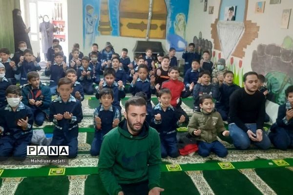 برگزاری نماز جماعت در مدرسه شهدای کریتون ۲ رودهن