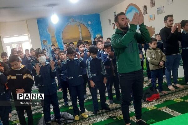 برگزاری نماز جماعت در مدرسه شهدای کریتون ۲ رودهن