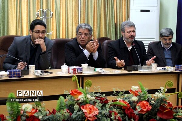 نشست تخصصی کمیته اجرایی پویش کتابخوانی هیس‌طوری در استان سمنان