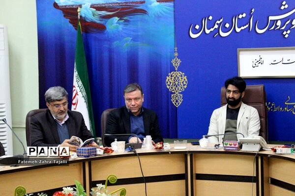 نشست تخصصی کمیته اجرایی پویش کتابخوانی هیس‌طوری در استان سمنان