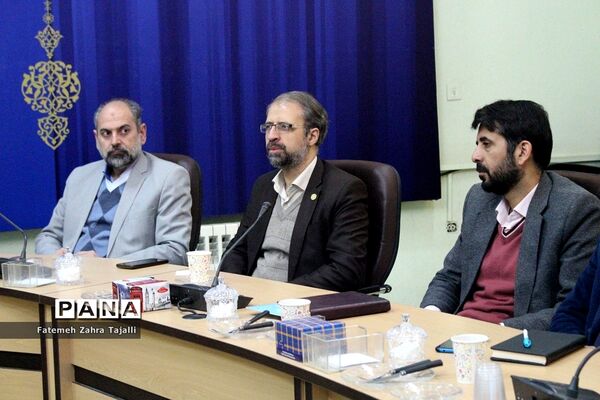 نشست تخصصی کمیته اجرایی پویش کتابخوانی هیس‌طوری در استان سمنان