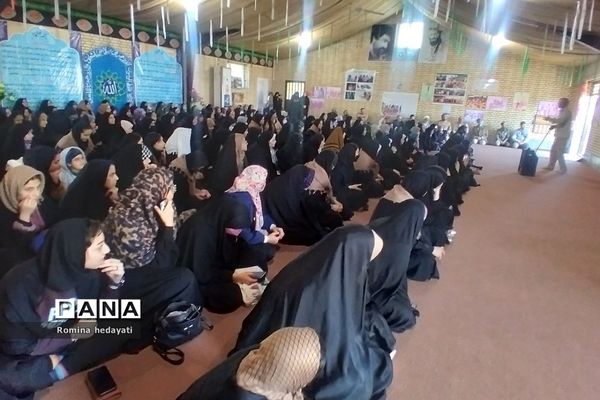 دانش‌آموزان رودهن در اردوی راهیان نور دشت ذوالفقاریه