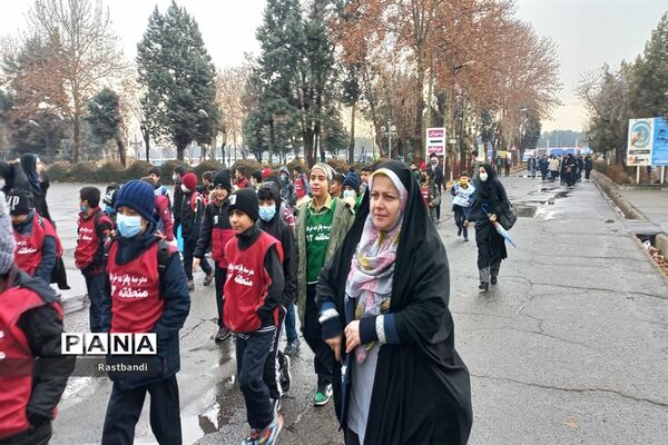 حضور دانش‌آموزان منطقه ۱۳ در جشن یاوران انقلاب