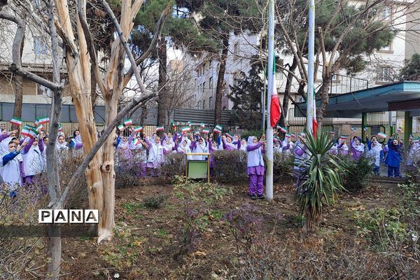 برافراشته شدن پرچم جمهوری اسلامی ایران و آغاز جشن های دهه فجر درمنطقه ۱۰