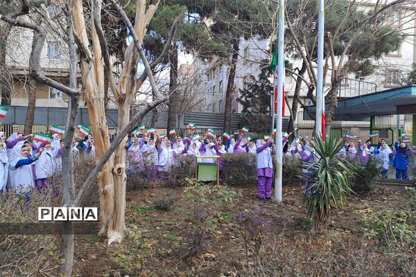 برافراشته شدن پرچم جمهوری اسلامی ایران و آغاز جشن های دهه فجر درمنطقه ۱۰