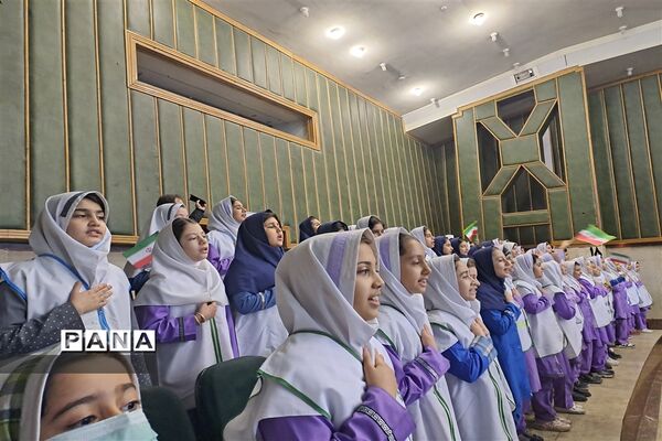 برافراشته شدن پرچم جمهوری اسلامی ایران و آغاز جشن های دهه فجر درمنطقه ۱۰