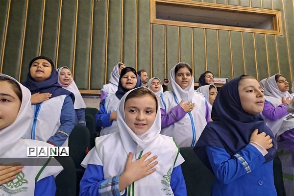 برافراشته شدن پرچم جمهوری اسلامی ایران و آغاز جشن های دهه فجر درمنطقه ۱۰