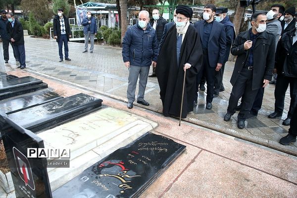 حضور رهبر انقلاب اسلامی در مرقد مطهر امام راحل و گلزار شهدای بهشت زهرا