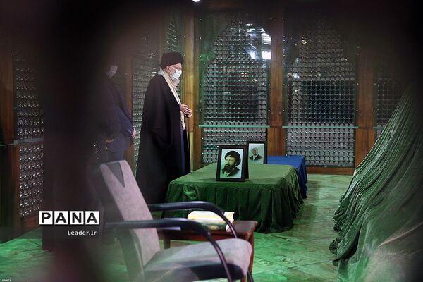 حضور رهبر انقلاب اسلامی در مرقد مطهر امام راحل و گلزار شهدای بهشت زهرا