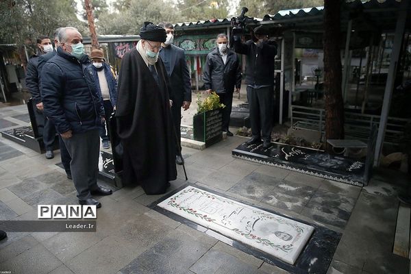 حضور رهبر انقلاب اسلامی در مرقد مطهر امام راحل و گلزار شهدای بهشت زهرا