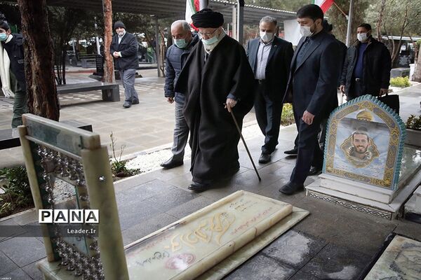 حضور رهبر انقلاب اسلامی در مرقد مطهر امام راحل و گلزار شهدای بهشت زهرا