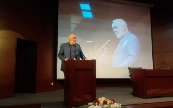 در راه مبارزه با فساد، با کسی تعارف نداریم