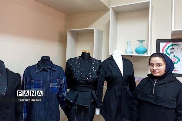 نمایشگاه دستاوردهای دانش‌آموزان به مناسبت دهه‌فجر در بهارستان 2