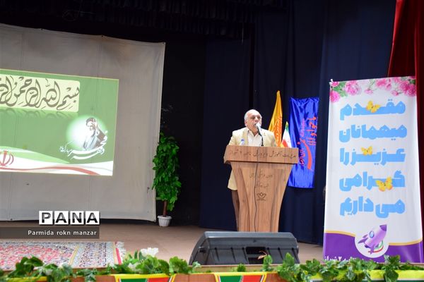 نشست تخصصی مربیان طرح لیگ جت دانش‌آموزی (جهاد تبیین) نواحی چهارگانه شیراز